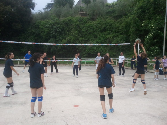 Foto FestaDellaPallavolo RagazziGenitori Asciano 18mag2013 00.580px